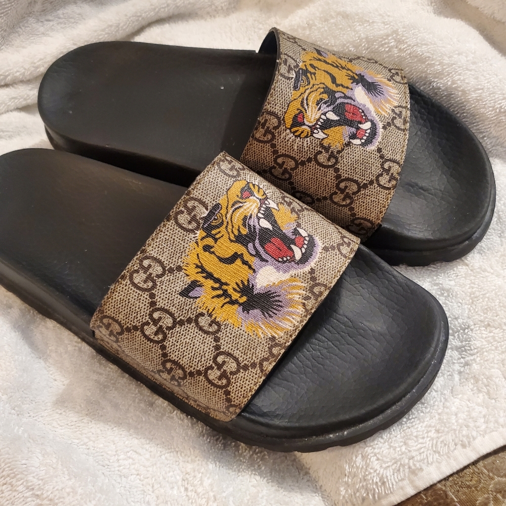 Gucci flip flops